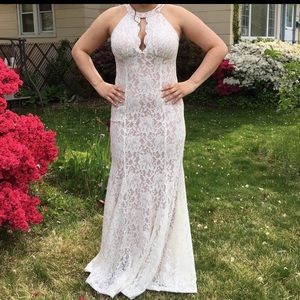 White/tan nightway glitter lace keyhole prom dress